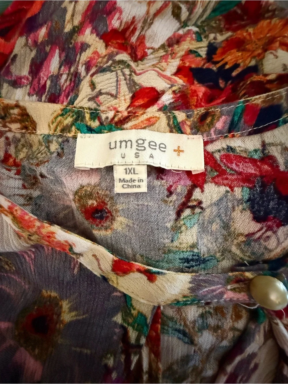 Umgee Floral Button-Front Blouse in Multicolor - Picture 6 of 7
